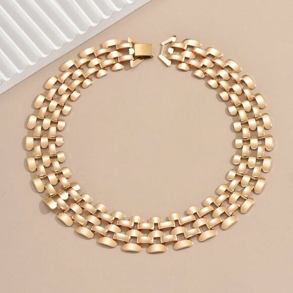 Yellow Gold Women's Luxurious Hollow Out Exaggerated Chain Necklace - Picture 2 of 5